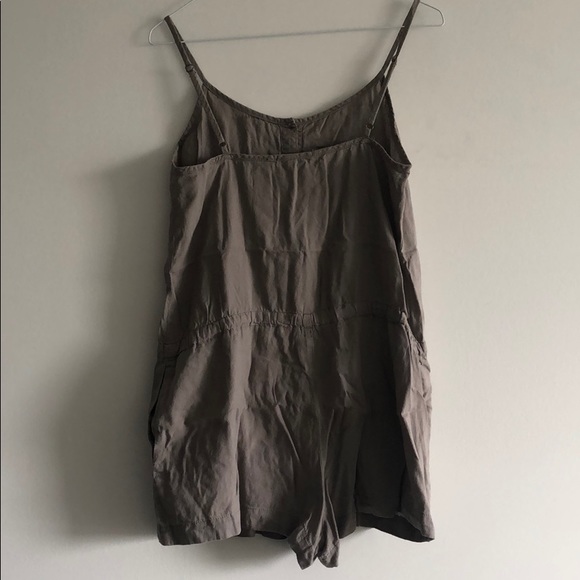 Forever 21 Tan Linen Romper with pockets - Picture 4 of 4